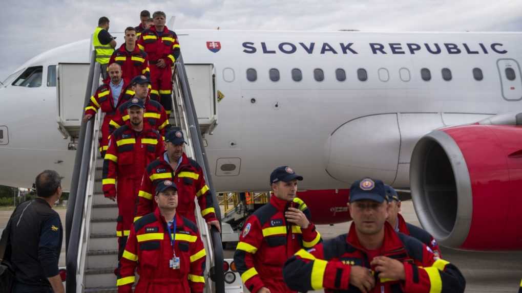 S plameňmi bojujú aj v prospech našich turistov. Do Grécka odletela druhá skupina slovenských hasičov