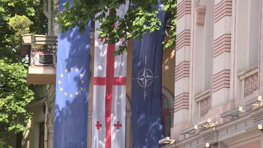 vlajky EÚ, Gruzínska a NATO