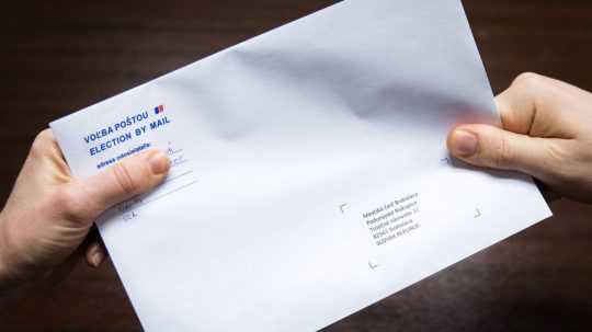 Obálka určená na zaslanie hlasovacích lístkov zo zahraničia v rámci hlasovania vo voľbách.