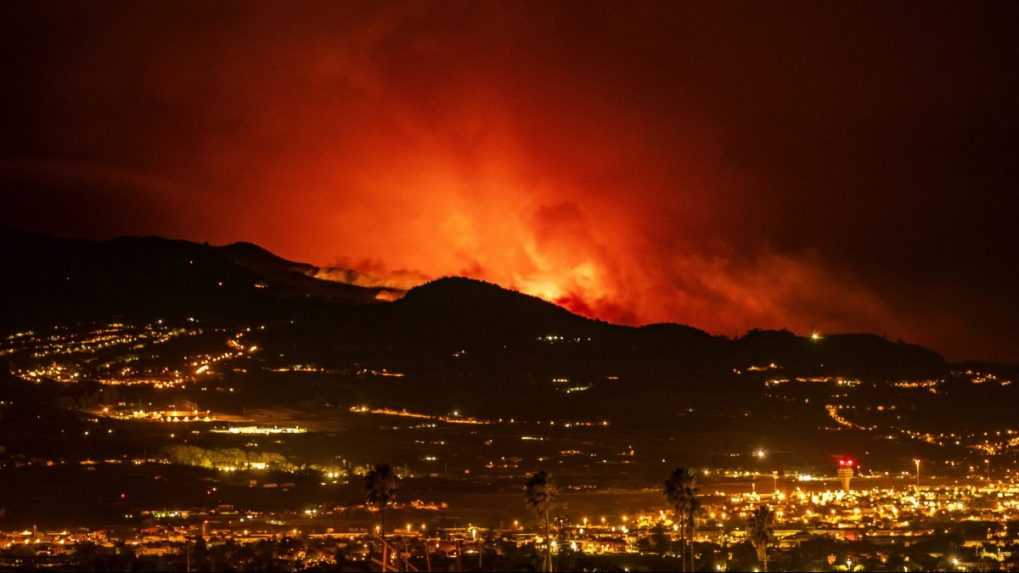 Pred požiarmi utekajú aj obyvatelia španielskeho kanárskeho ostrova Tenerife