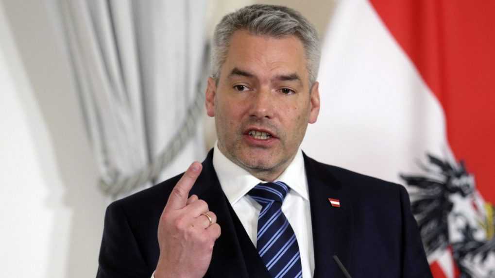 Rakúsko by mohlo ísť po vzore Slovenska a zakotviť platbu v hotovosti v ústave, mieni to tamojší kancelár