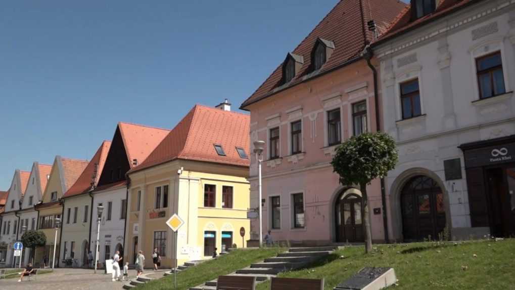 Maďari kúpili ďalšiu nehnuteľnosť v SR – meštiansky dom v centre Bardejova. Miestni predaj kritizujú