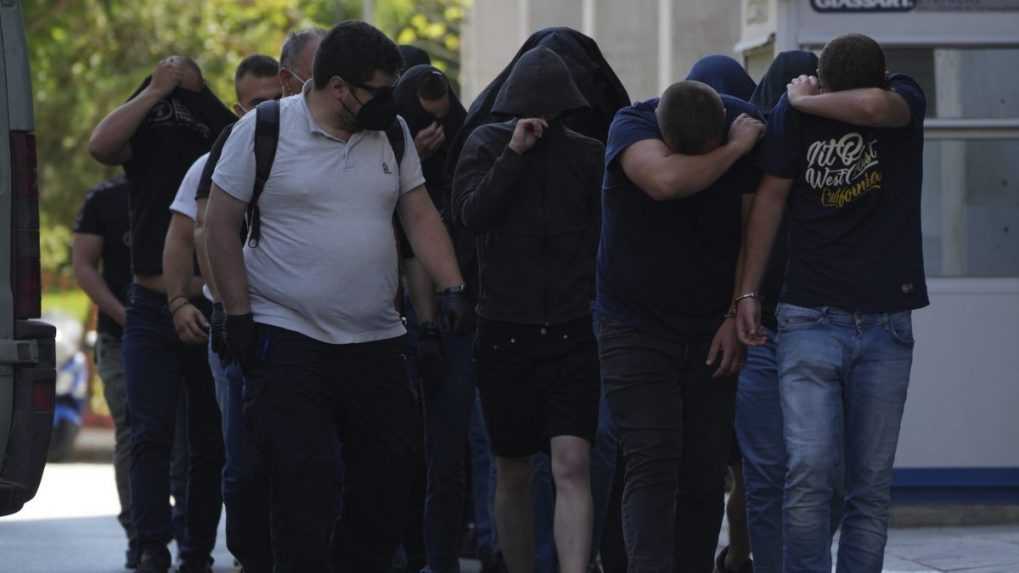 V Grécku vzali do väzby viac ako sto podozrivých v prípade vraždy fanúšika