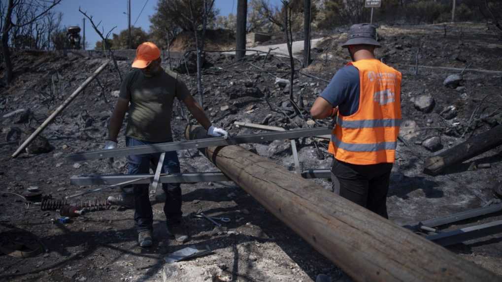 Požiare v Grécku zúria už 11 dní, stále sa ich nedarí dostať pod kontrolu a stále silnejú