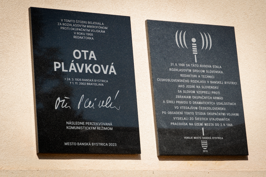 Novinárku Otu Plávkovú prenasledoval komunistický režim, teraz jej odhalili pamätnú tabuľu