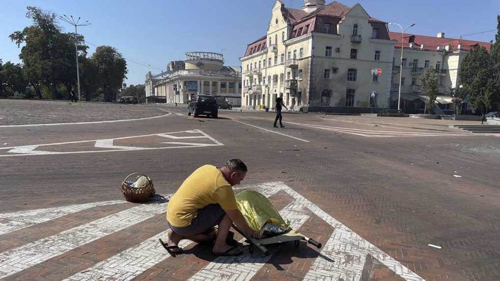 Obyčajná sobota, ktorú Rusko premenilo na deň bolesti a straty, opísal útok na Černihiv ukrajinský prezident