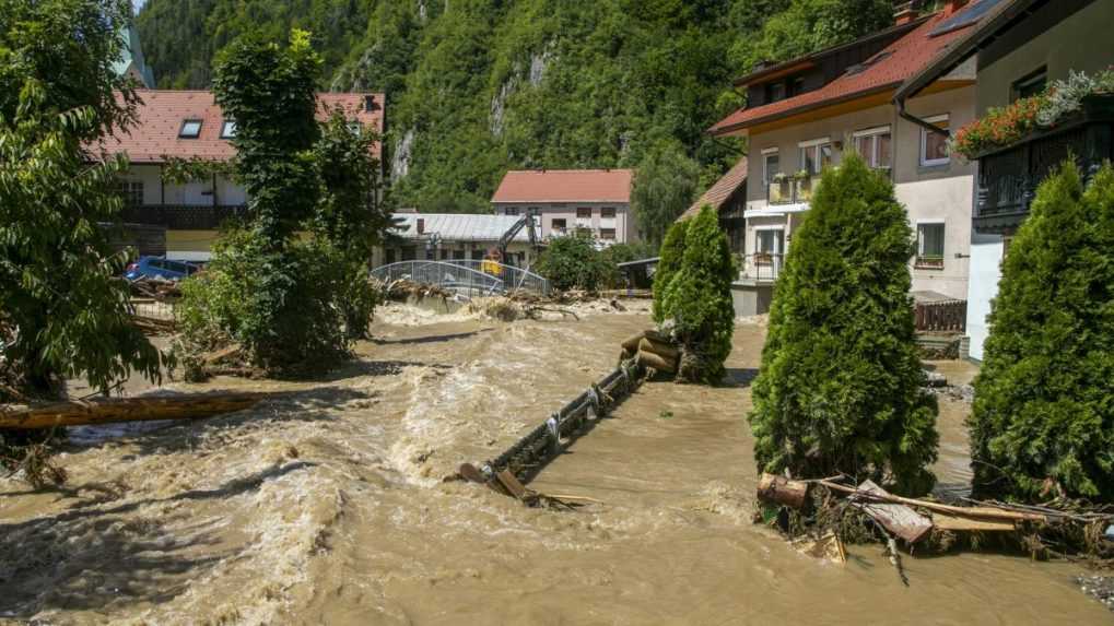 Situácia so záplavami v Slovinsku sa postupne upokojuje, tisícky ľudí sú však naďalej bez pitnej vody