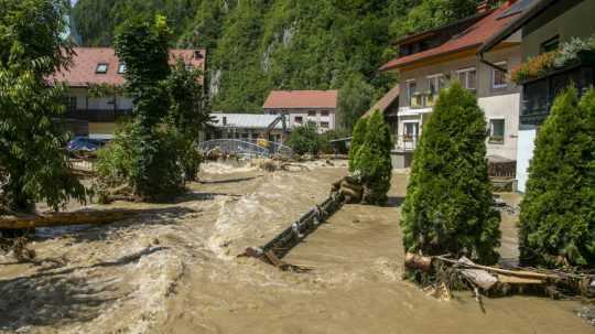 Záplava v slovinskej obci Črna na Koroškem 6. augusta 2023.