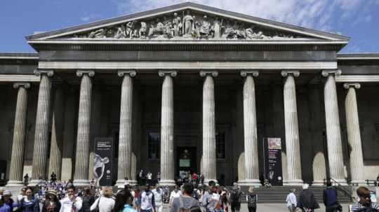 Na snímke britské múzeum, v ktorom ukradli artefakty.