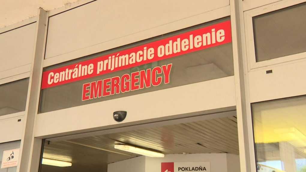 Centrálny príjem nemocnice v bratislavskom Ružinove kolabuje, tvrdia odborári. Slúžia tam vraj lekári bez skúseností