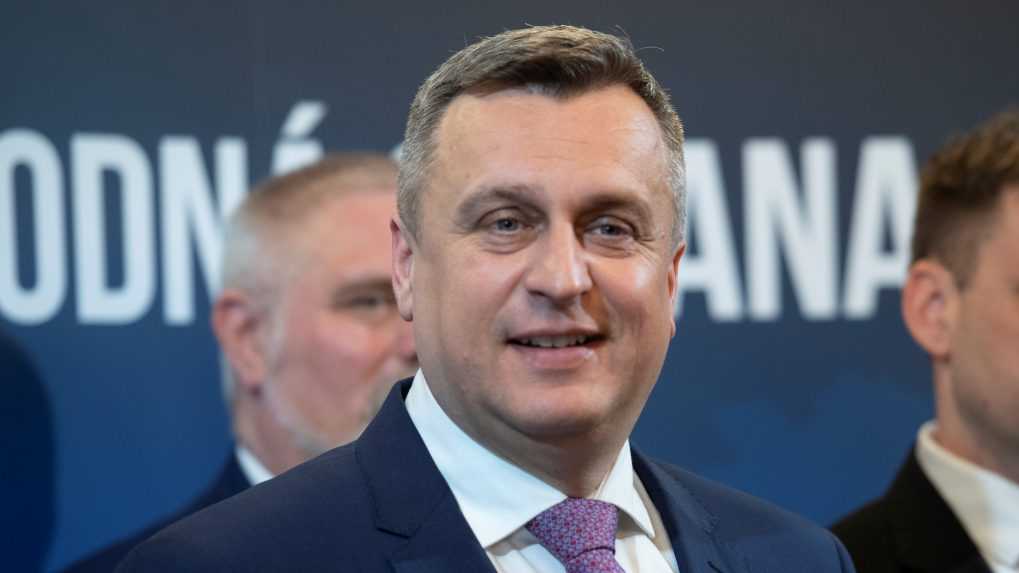 Predsedom SNS ostáva Andrej Danko. Uviedol, že podporia každú vládu, ktorej premiér bude R. Fico