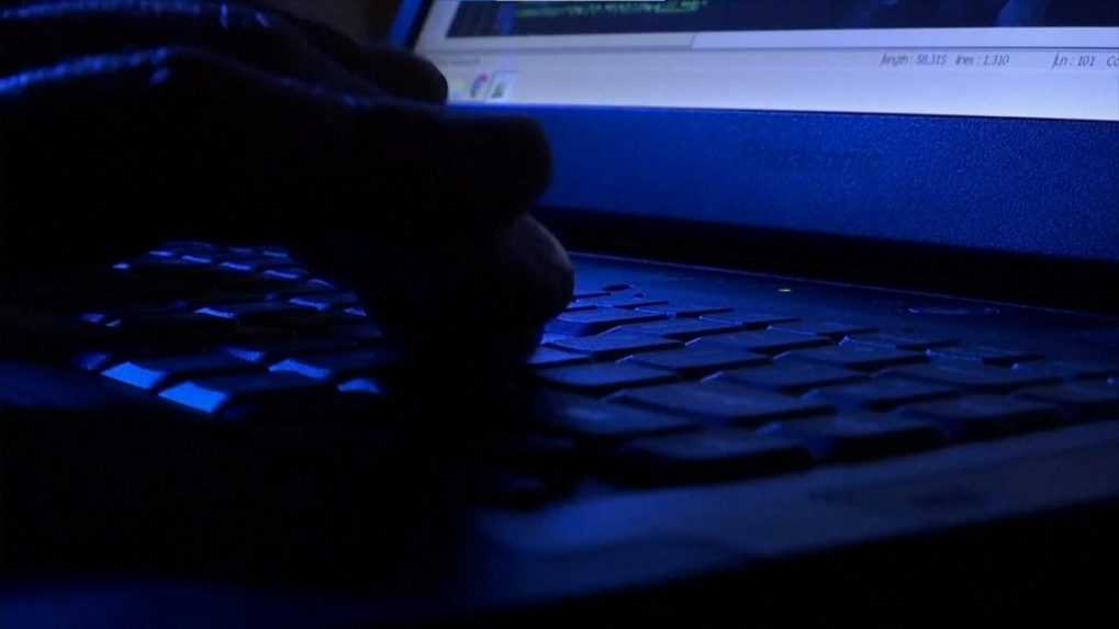 Hekeri môžu počas volieb zneužiť online priestor, upozorňuje bezpečnostný úrad. Hrozí únik údajov aj šírenie falošných videí