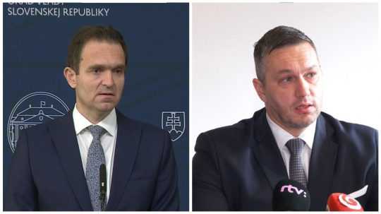 Na snímke zľava premiér Ľudovít Ódor a obvinený šéf Slovenskej informačnej služby (SIS) Michal Aláč.
