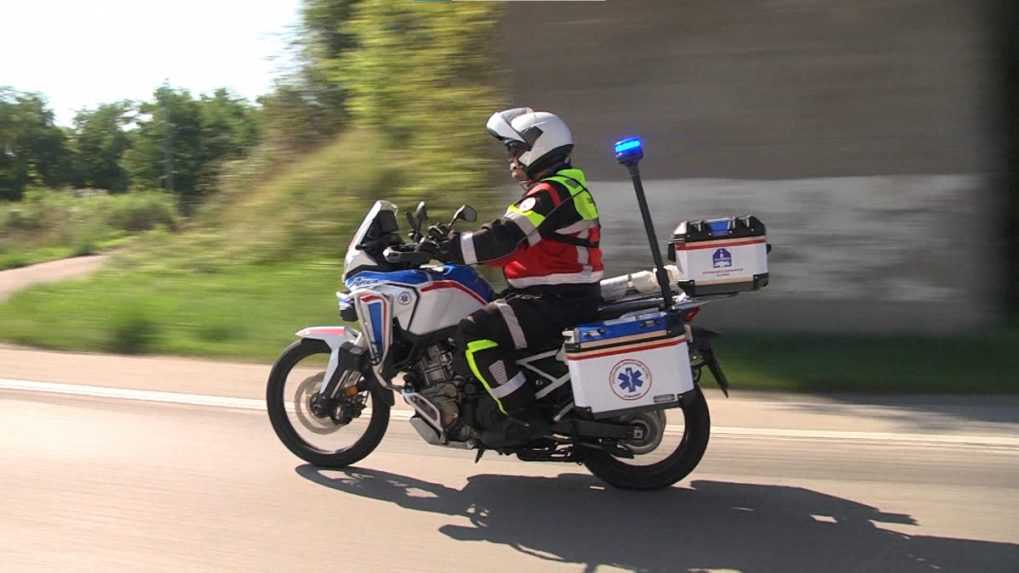 Výjazdy záchranárov by mohli urýchliť špeciálne motorky. K pacientovi sa vedia dostať o niekoľko minút rýchlejšie