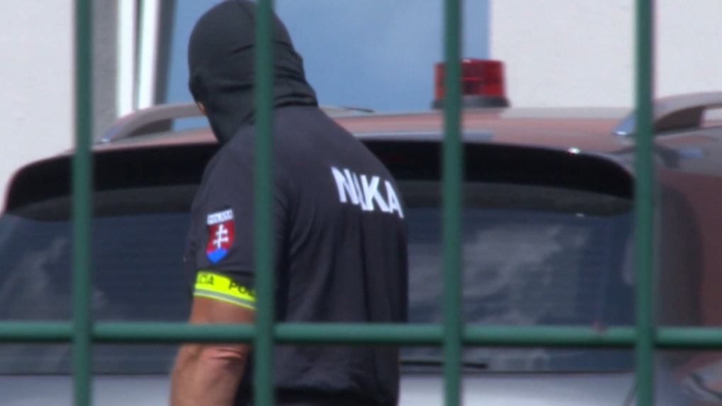 NAKA zadržala minimálne dvoch členov tímu Oblúk, ktorý v minulosti vyšetroval čurillovcov