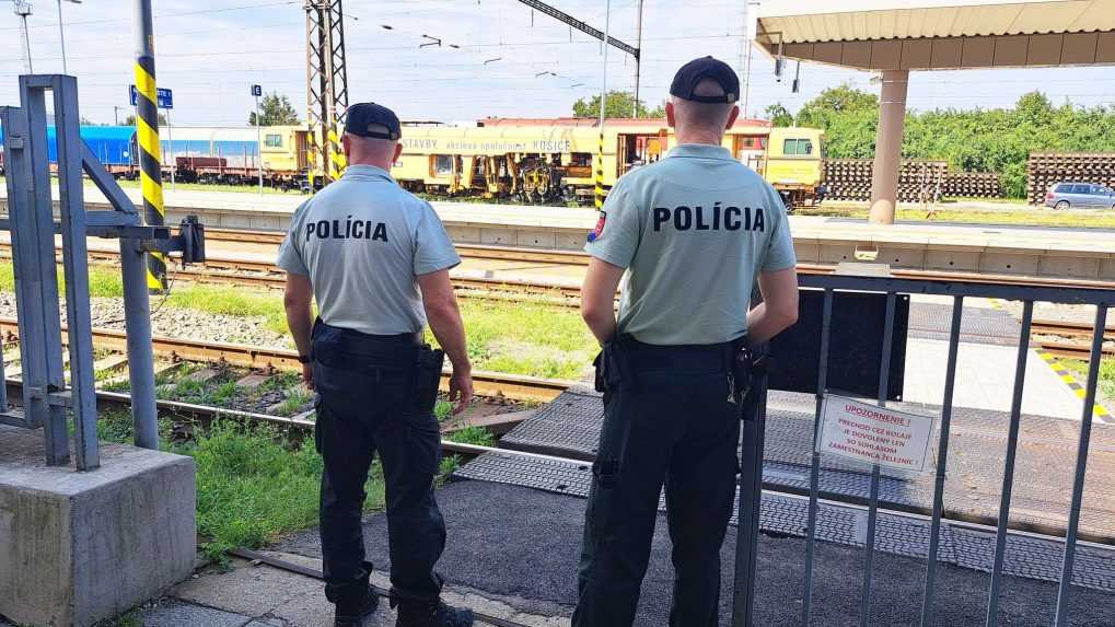 Dráma na železničnej stanici: Policajtom sa podarilo zachrániť mladého muža, ktorému hrozila smrť