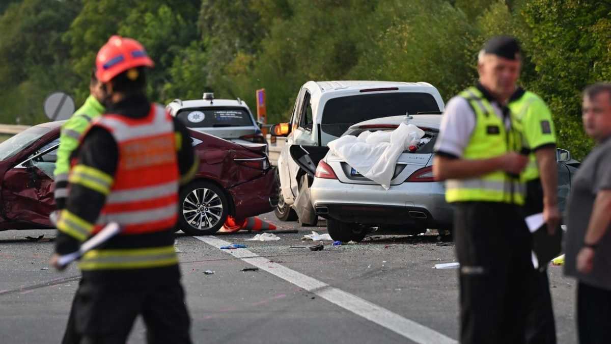 Nehoda sa stala nadiaÃ„Â¾nici D2 za vÃƒÂ½jazdom na HustopeÃ„Âe v smere na Brno.
