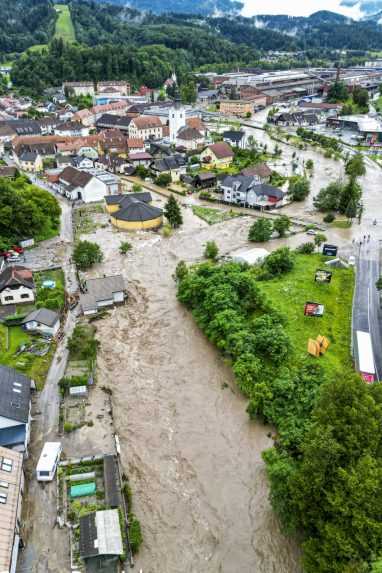 Slovinsko zaliala veľká voda. Prudké lejaky a záplavy si vyžiadali už niekoľko životov