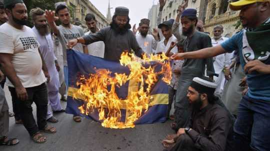 pálenie švédskej vlajky