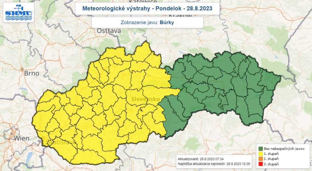 Na mape sú zvýraznené okresy, pre ktoré platí výstraha.