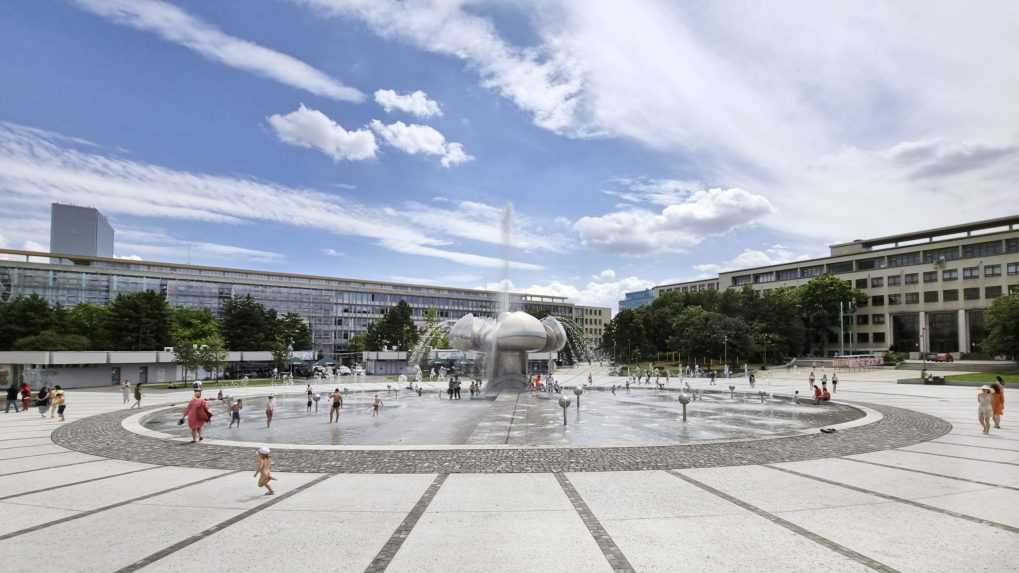 Bratislava: Ovlažovanie vo fontáne Družba bude v súlade s legislatívou