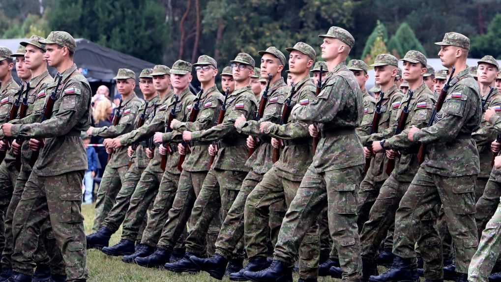 Záujem o vstup do ozbrojených síl stúpa: V Banskej Bystrici zložili prísahu stovky vojakov