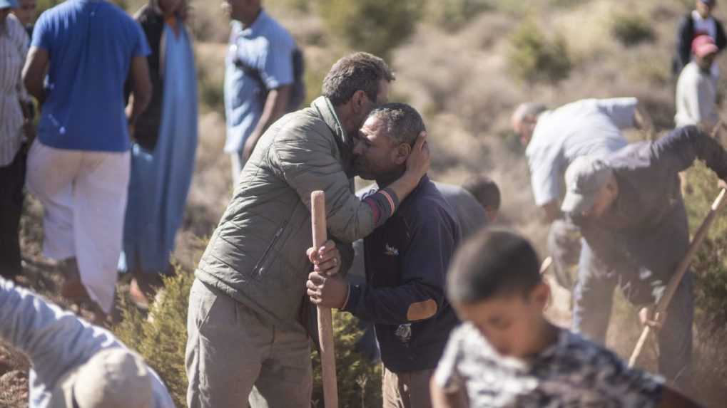 Maročania smútia za obeťami zemetrasenia, každý v oblasti stratil príbuzných