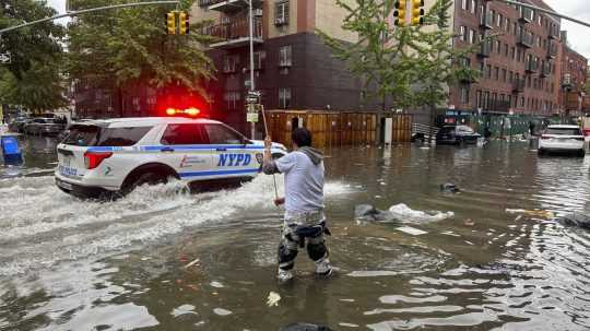 Na snímke záplavy v New Yorku.