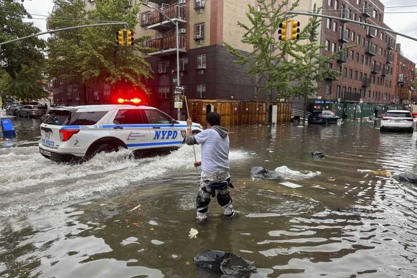 New York sužujú obrovské záplavy. Štát vyhlásil stav núdze