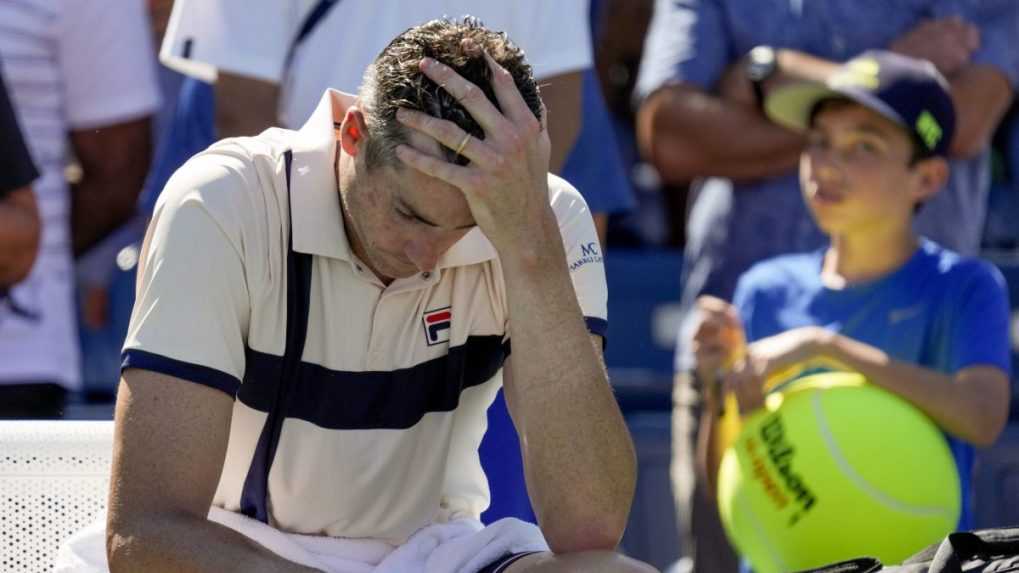 Americký tenista John Isner definitívne ukončil aktívnu kariéru