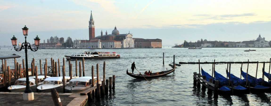 Za vstup do Benátok si budú turisti od jari zrejme platiť. Chcú tým regulovať množstvo jednodňových návštevníkov