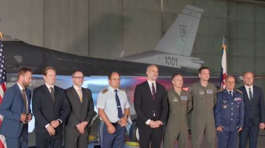 Na snímke slávnostné predstavenie prvej slovenskej stíhačky F-16