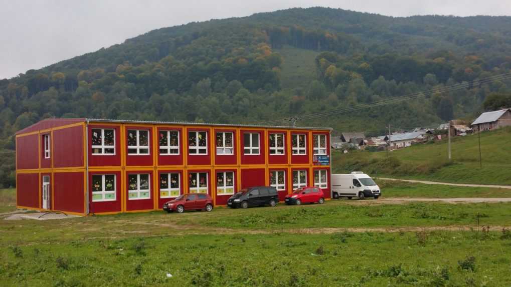 Rómske deti navštevujúce kontajnerovú školu v okrese Revúca sa vzdelávajú segregovane, rozhodol Najvyšší súd