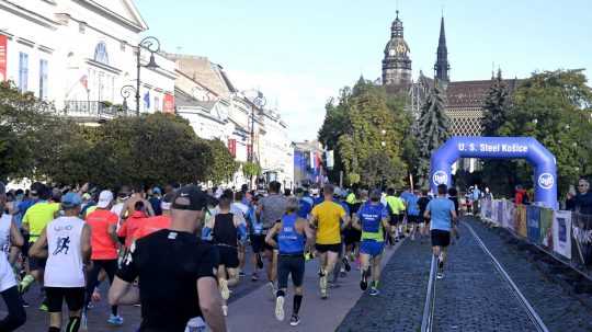Na archívnej snímke bežci na štarte 99. ročníka Medzinárodného maratónu mieru v Košiciach.