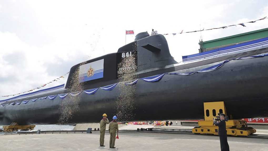Severná Kórea spustila na vodu novú jadrovú útočnú ponorku. Dokáže vykonať podmorský nukleárny útok