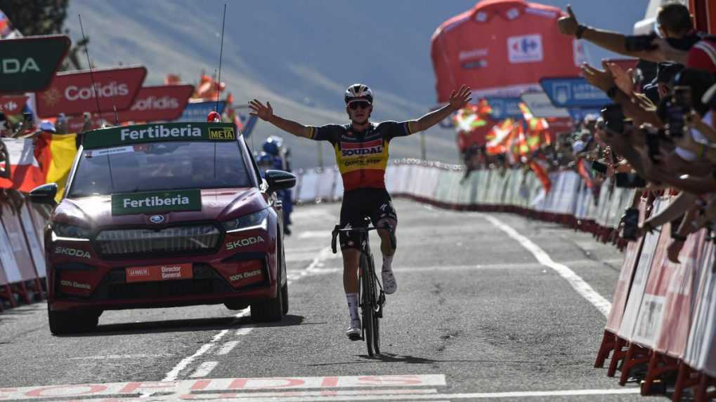 Vuelta: Evenepoel dotiahol únik do úspešného konca, triumfoval v 14. etape a opäť si obliekol bodkovaný dres