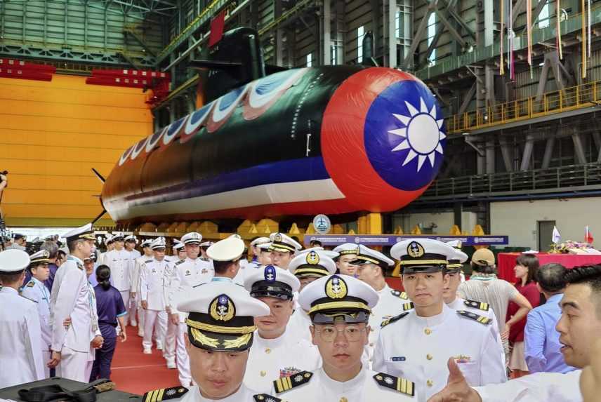 Taiwan chce odstrašiť čínske námorníctvo. Predstavil svoju prvú doma vyrobenú ponorku