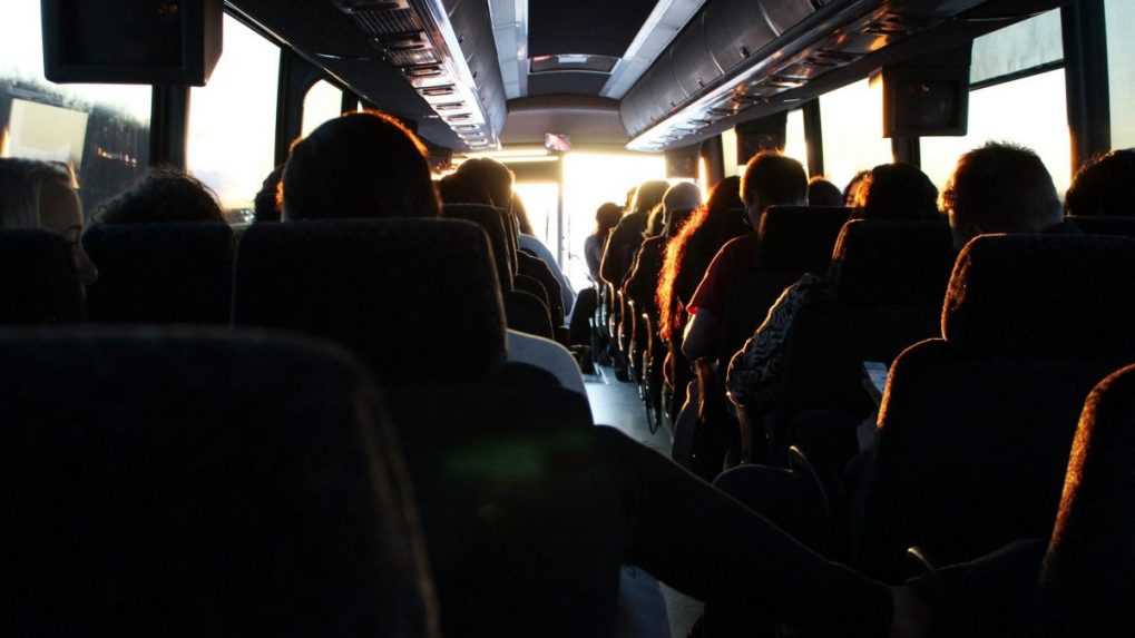 Autobus s českými turistami mal nehodu, viacero ľudí utrpelo vážne zranenia