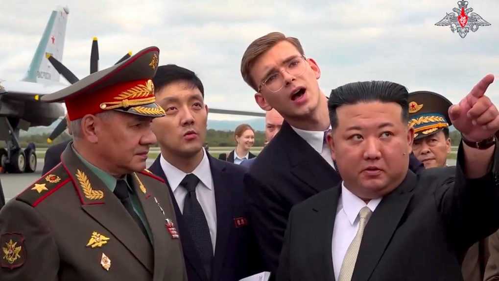 Bombardéry, vojnové lode aj balet Šípková Ruženka: Kim Čong-un mal vo Vladivostoku pestrý program