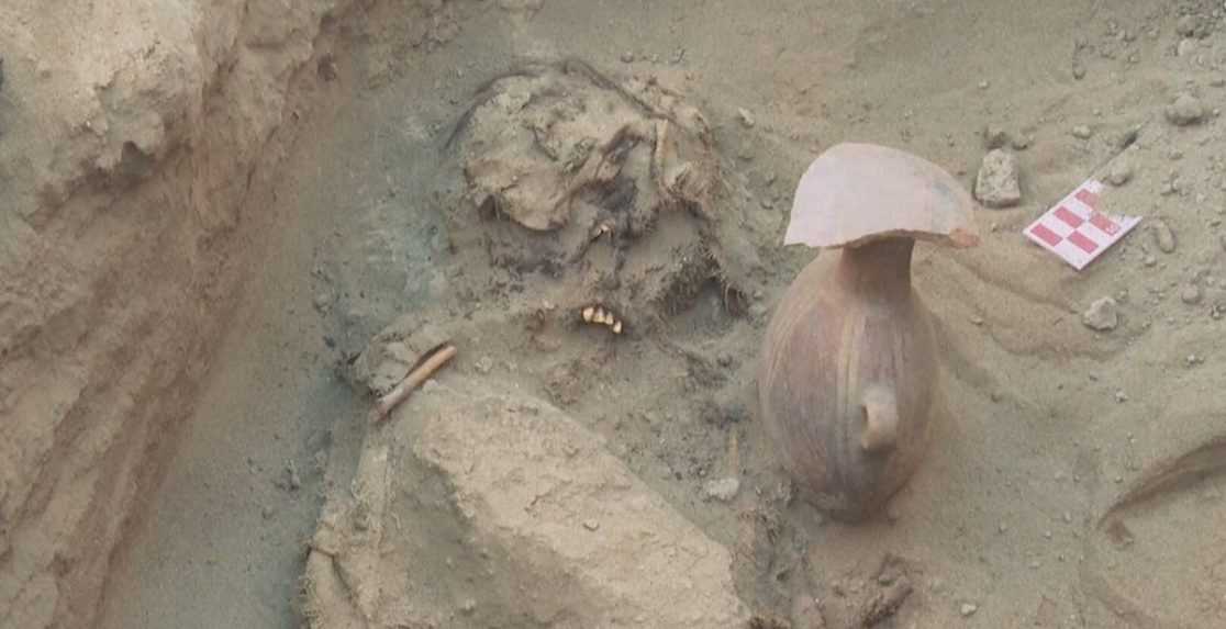 Pri výkopových prácach objavili múmie staré najmenej tisíc rokov