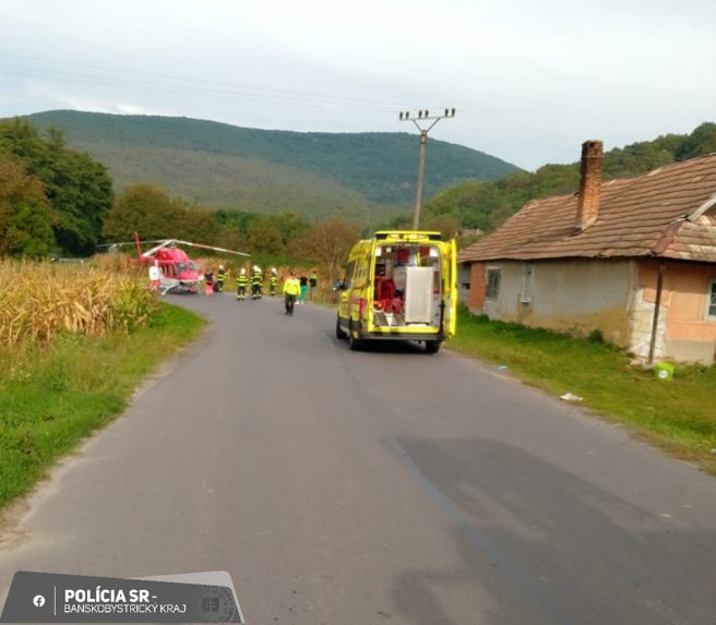 Vážna dopravná nehoda pri Veľkom Krtíši: Zraneného musel odviezť vrtuľník