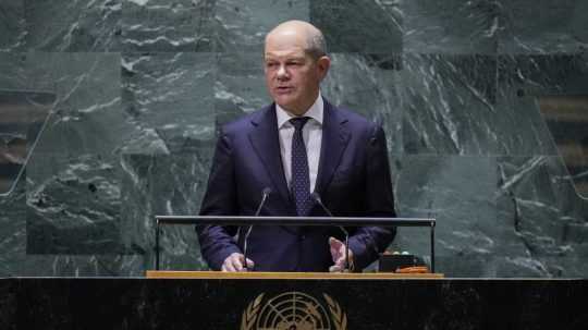 Nemecký kancelár Olaf Scholz reční počas rozpravy na 78. zasadnutí Valného zhromaždenia Organizácie Spojených národov (OSN) v New Yorku.