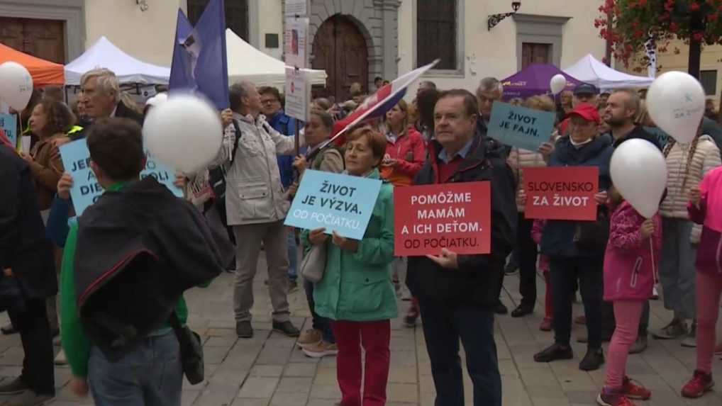 Tisíce ľudí sa v Bratislave zúčastnili Pochodu za život
