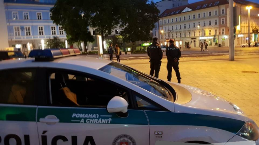 Násilie v centre Bratislavy: Slovný konflikt vyústil do napadnutia nožom