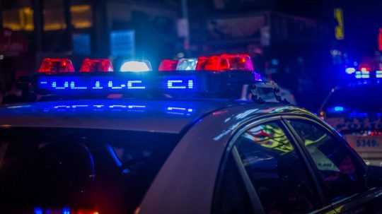 USA policajné auto v noci