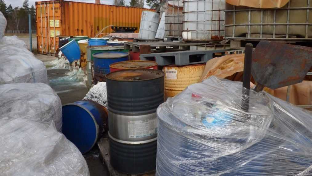 Muž, ktorý mal skladovať nebezpečný odpad v Nedožeroch-Brezanoch, putuje do väzby