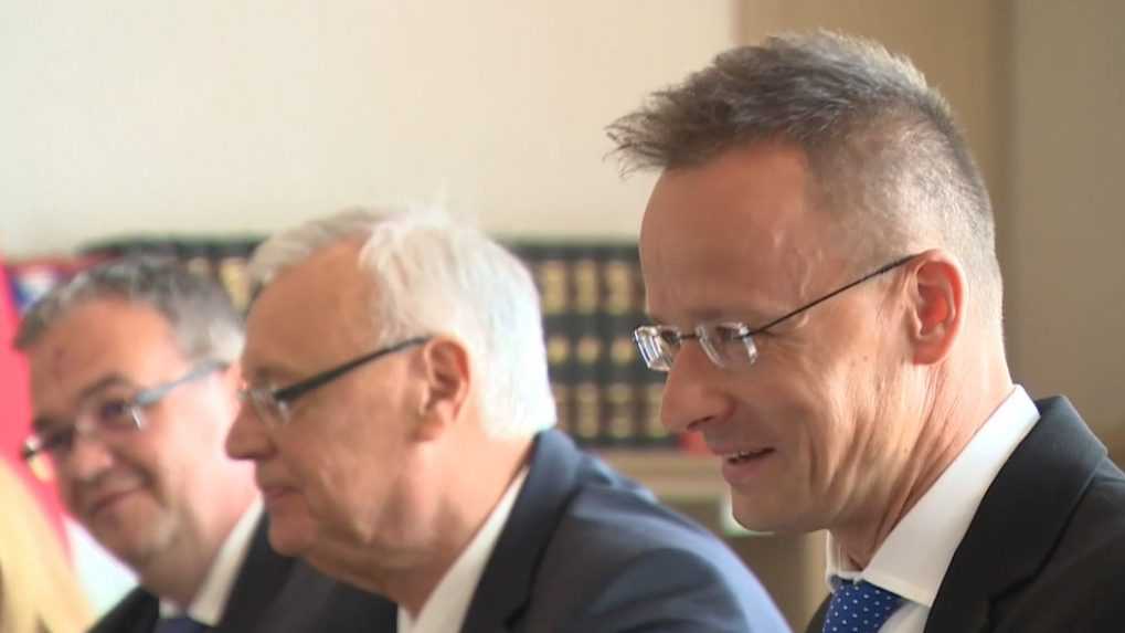 Slovenských politikov rozhnevala návšteva P. Szíjjartóa, hovoria o zasahovaní Maďarska do predvolebnej kampane