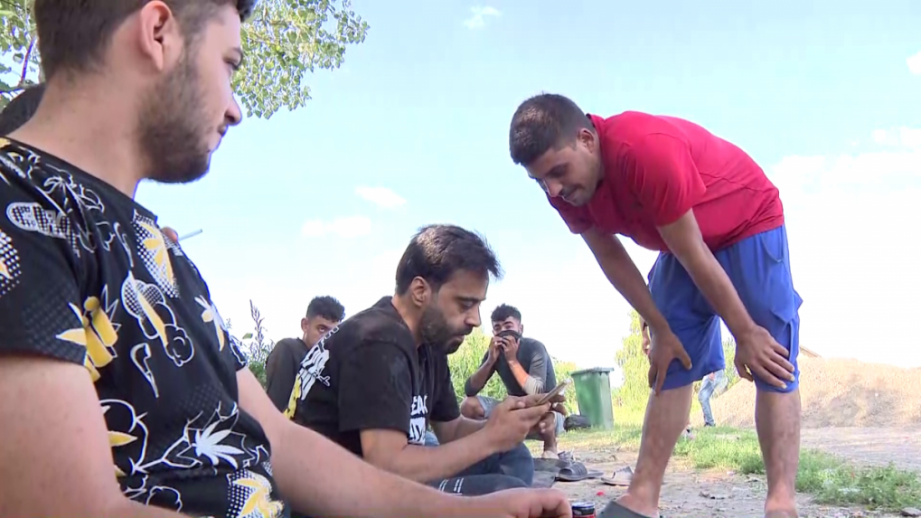 Cesta cez Slovensko je bezpečná, Rakúsku sa chceme vyhnúť: Štáb RTVS sa rozprával s utečencom zo Sýrie