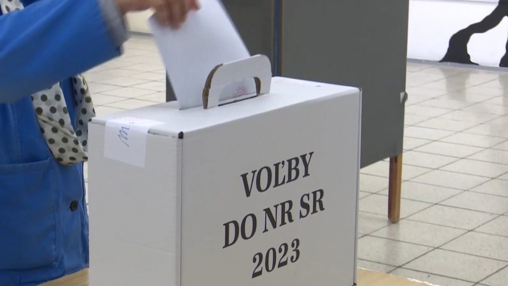 V Nitre volili desiatky odsúdených žien. Členovia volebnej komisie prišli za nimi s prenosnou schránkou