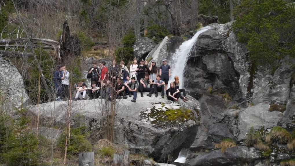 Niektorí turisti si mýlia Vysoké Tatry s akvaparkom. Kúpanie sa vo vodopádoch a plesách je zakázané, varujú ochranári
